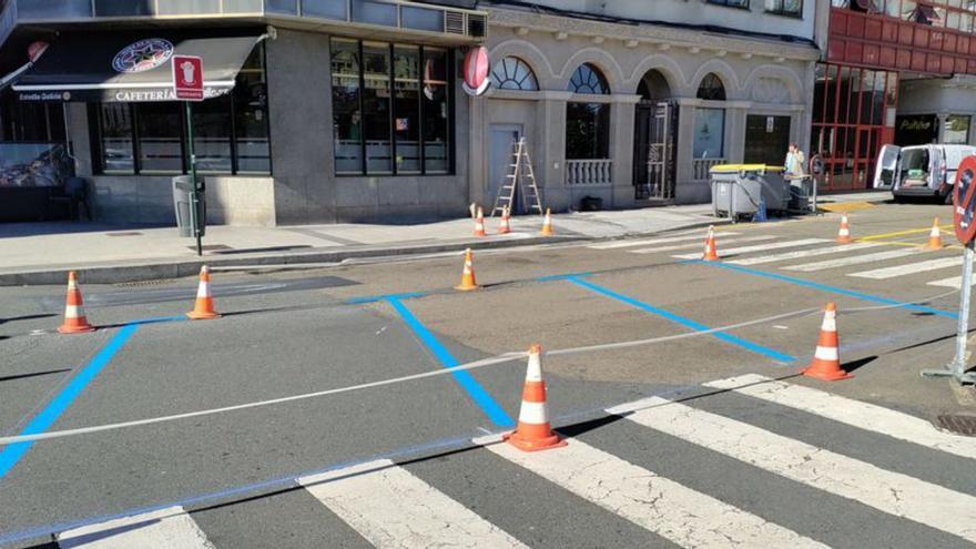 La plaza de A Palloza cambia en un lateral 16 estacionamientos en paralelo por 23 en batería