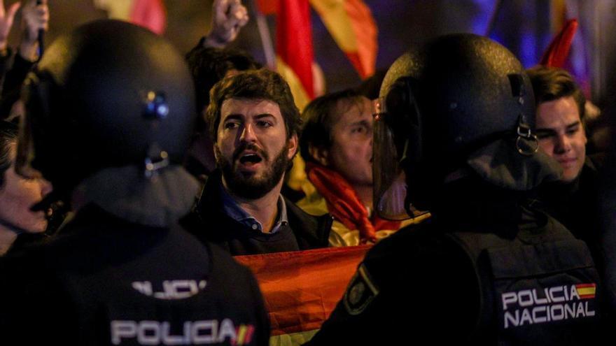 Gallardo utiliza las protestas contra la amnistía para ganar protagonismo dentro de Vox