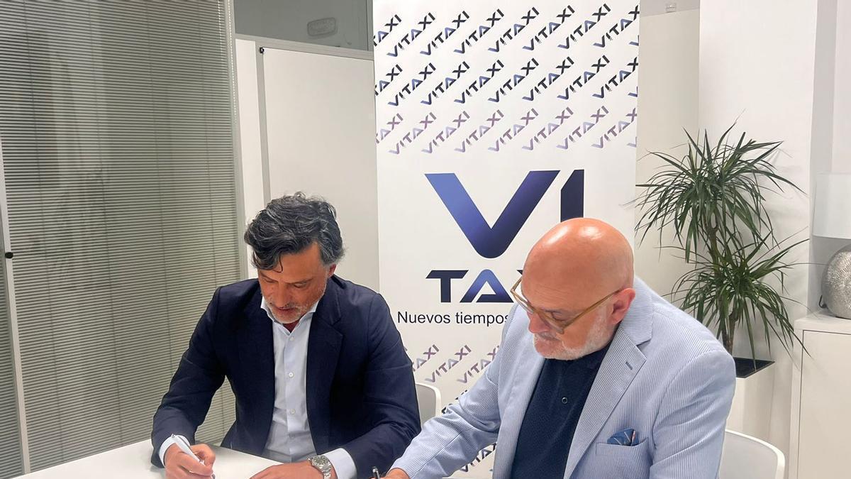 David Zapata y Antonio Soto, en la firma del acuerdo.