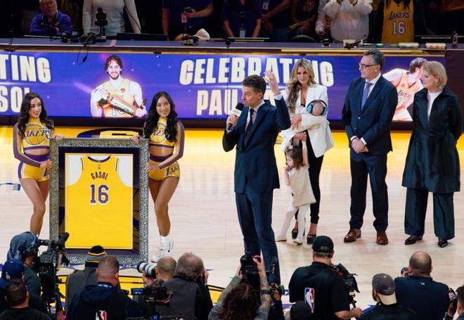Las mejores imágenes de la ceremonia de la retirada de la camiseta de Pau Gasol con los Lakers