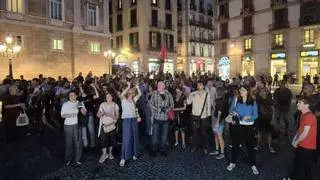Varias decenas de personas exigen en Barcelona que el ‘decreto Maricarmen’ se convalide por completo