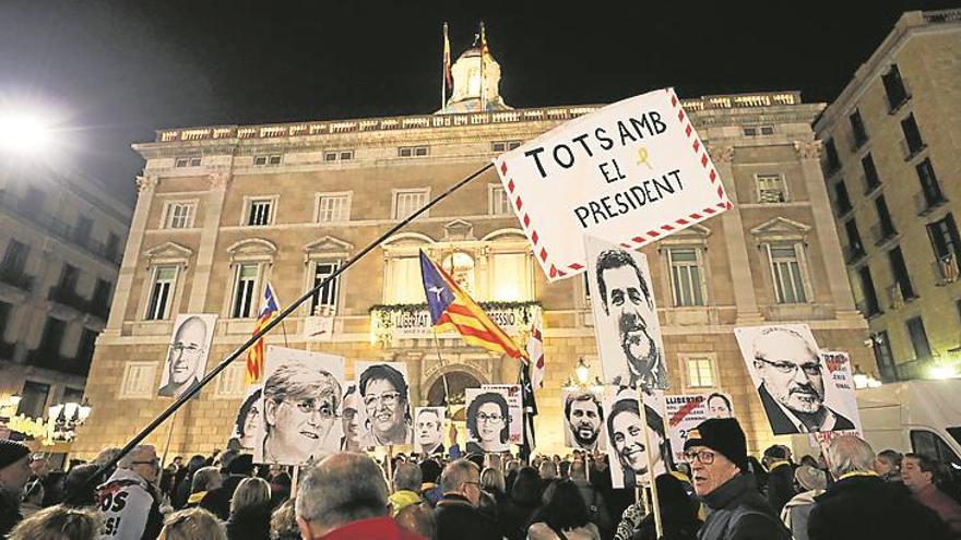 ANC arría la bandera española de la Generalitat