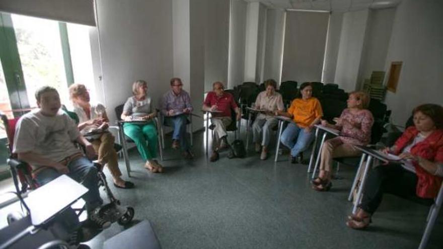 Reunión de ayer de las plataformas comarcales en Defensa de la Ley de Dependencia.