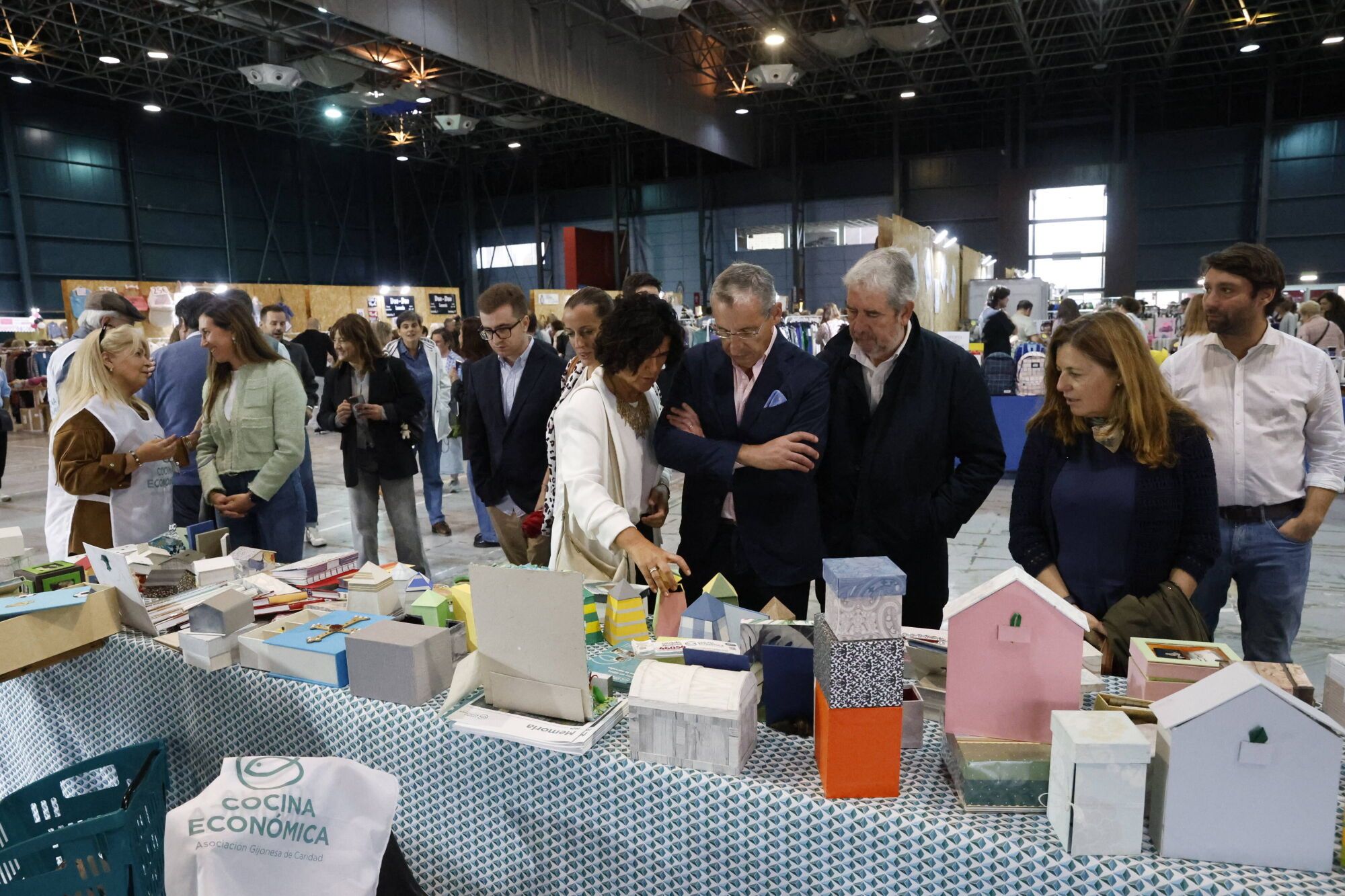 EN IMÁGENES: La Feria de Stocks regresa a Gijón con más expositores que nunca: "Es un gran escaparate para los comercios locales"