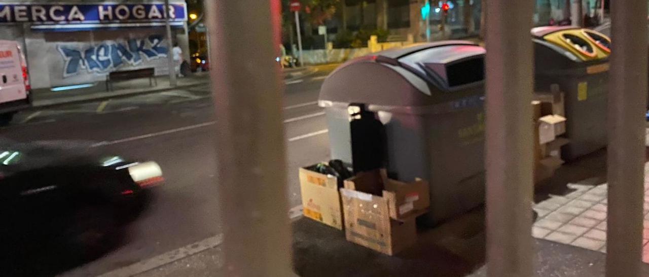 Esta es la vista tras el ‘cambio de contenedores’ desde la habitación del hijo de la dueña del número 13. | | E.D.