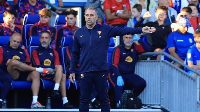 Hansi Flick, durant l’amistós del FC Barcelona contra el Birmingham, aquest divendres.