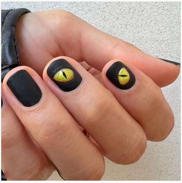 Decora tus uñas. Manicura de Halloween por Betina Goldstein.