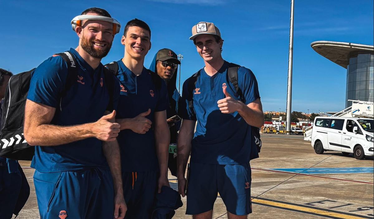 Els jugadors abans de partir a Belgrad