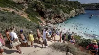 Baleares, al límite: un informe constata que cada año hay más turistas, más presión humana y menos playa