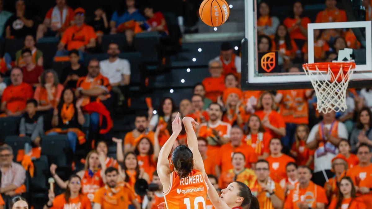 Tiro de Leti Romero en la final ante Casademont