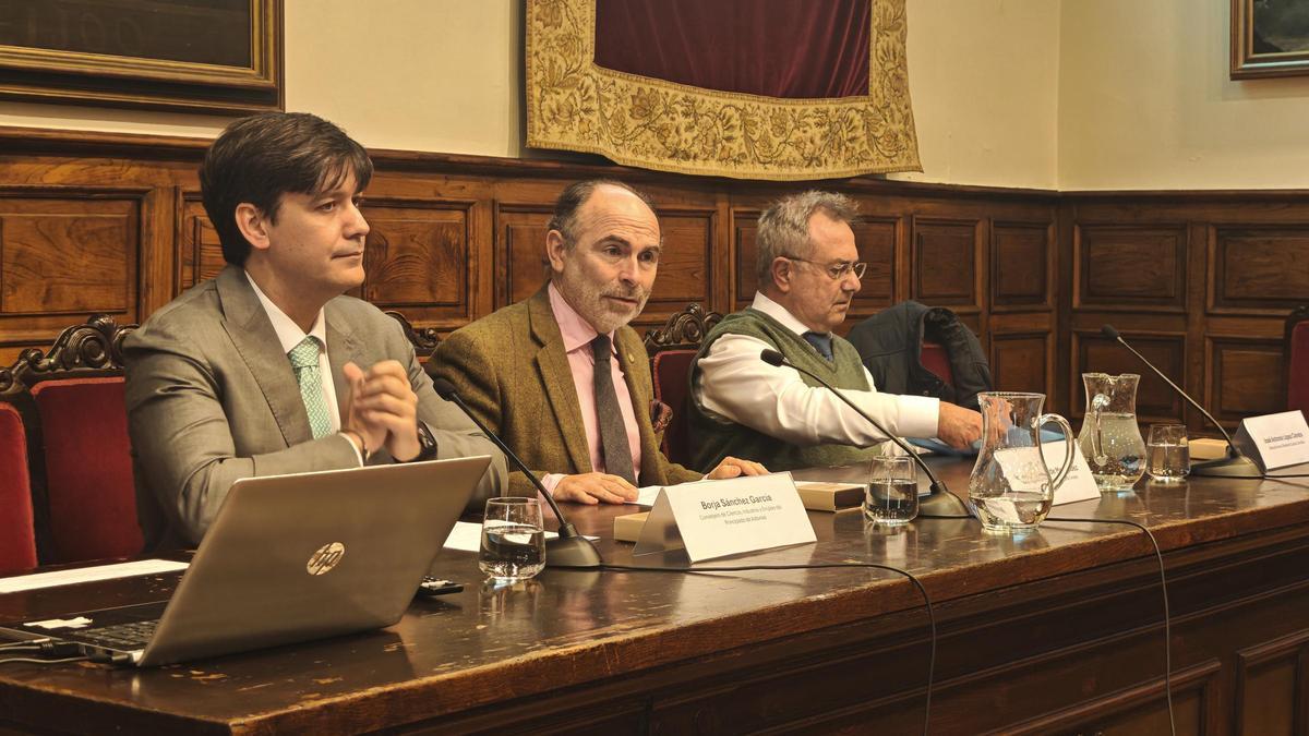 Por la izquierda, Borja Sánchez, Ignacio Villaverde y José Antonio López Cerezo.