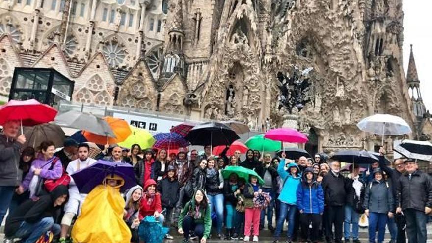 Participants a la visita al temple de la Sagrada Família de Barcelona