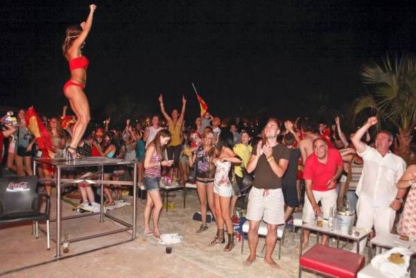 Cientos de personas festejan en Las Playas el pase a semifinales