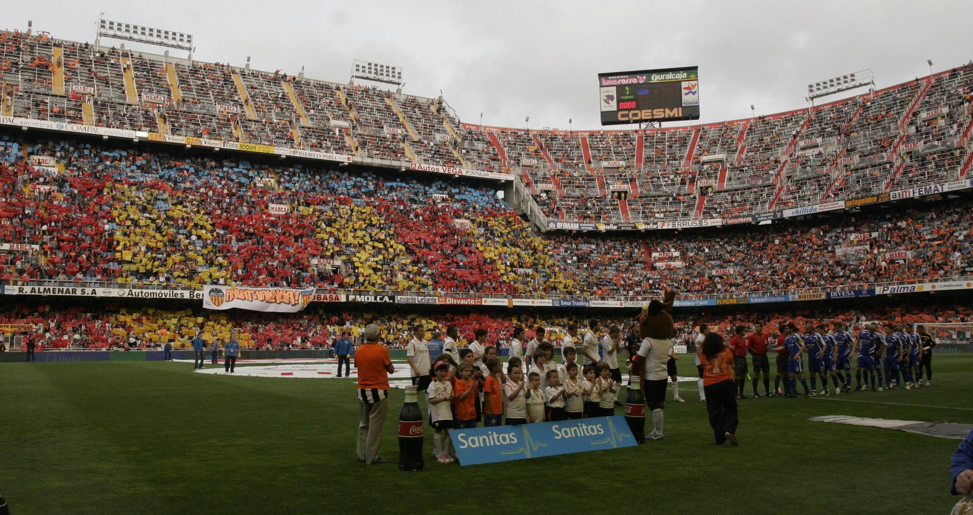 Históricos momentos mágicos de la grada de  Mestalla que pronto volverán