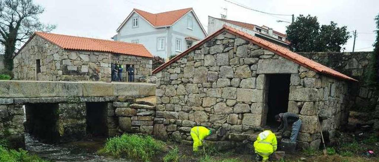 Los dos molinos rehabilitados en la desembocadura del Currás. // I.A.