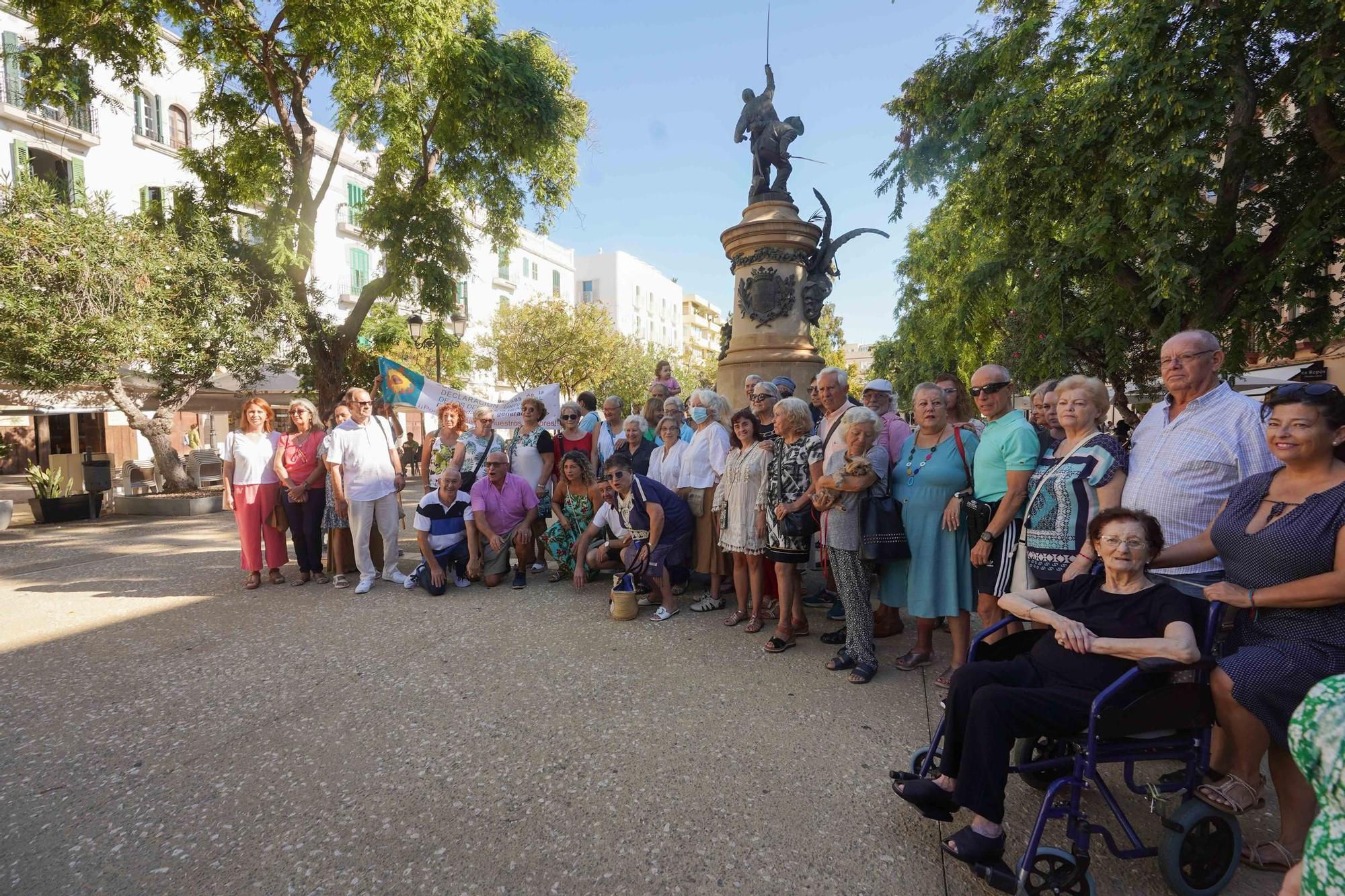 Mira aquí las imágenes de la concentración para exigir más controles en las residencias de Ibiza