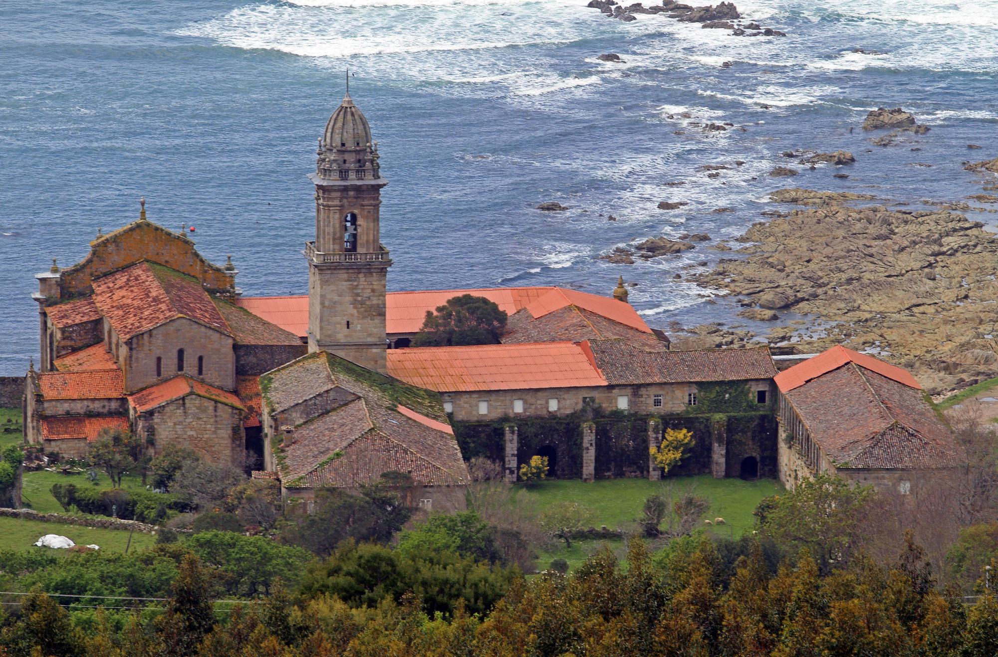 Monasterio de Oia.jpg