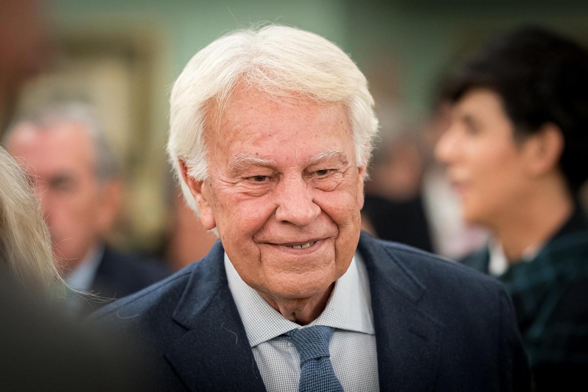 Felipe González amenaça de deixar de votar el PSOE si el Constitucional avala la llei d’amnistia Felipe González amenaça de deixar de votar el PSOE si el Constitucional avala la llei d’amnistia