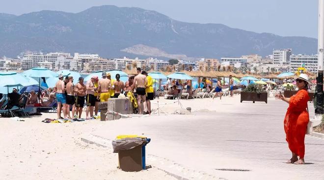 M-uerchen-an-der-Playa-de-Palma-Stadt-forciert-mitten-in-der-Hochsaison-den-Wiederaufbau