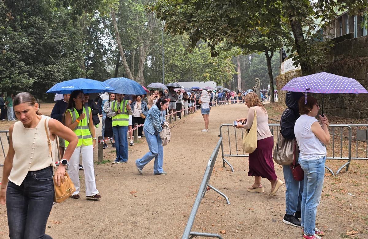 Concierto de Viva Suecia: la lluvia no desanima a los fans, que guardan cola en Castrelos Concierto de Viva Suecia: la lluvia no desanima a los fans, que guardan cola en Castrelos