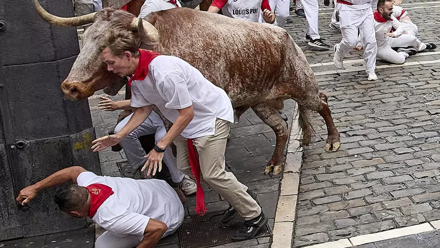 Cursa ràpida i neta al cinquè encierro dels Sanfermines 2023