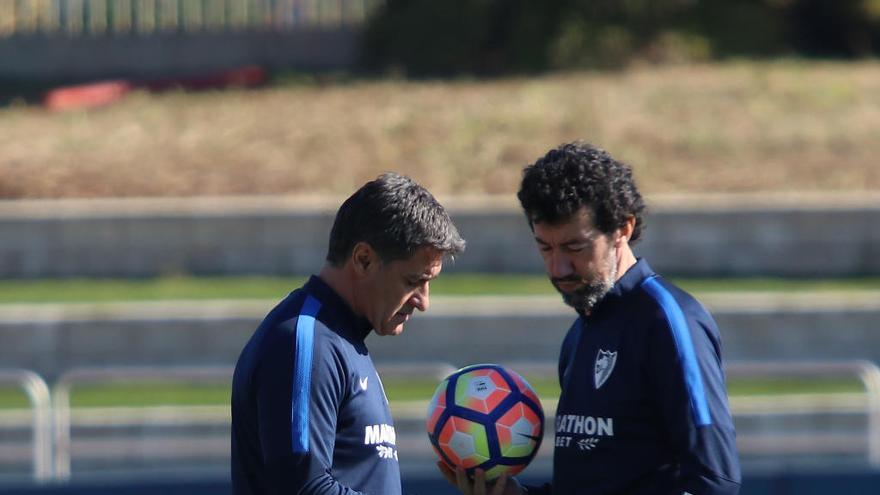 Míchel y Mandiá, durante un entrenamiento.