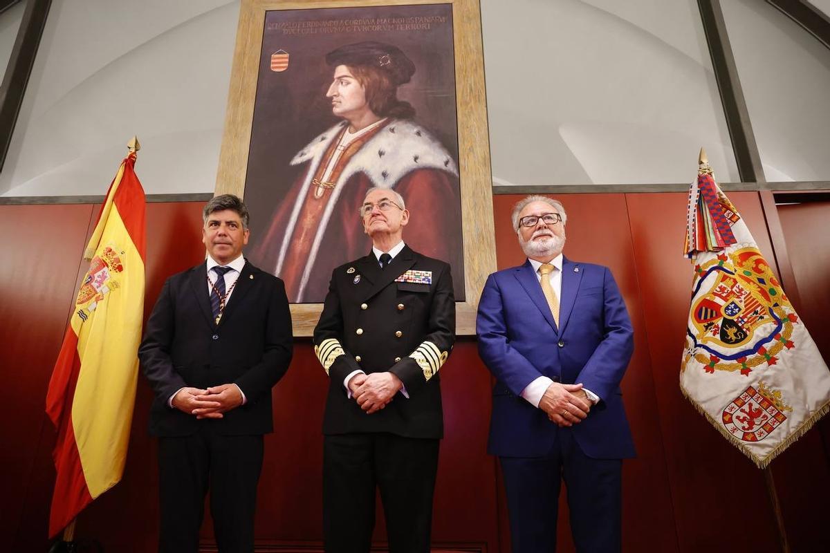 Rafael Llamas, Teodoro Esteban López Calderón y ..... en el acto oficial de apertura de la exposición permanente en el Castillo de Montilla.
