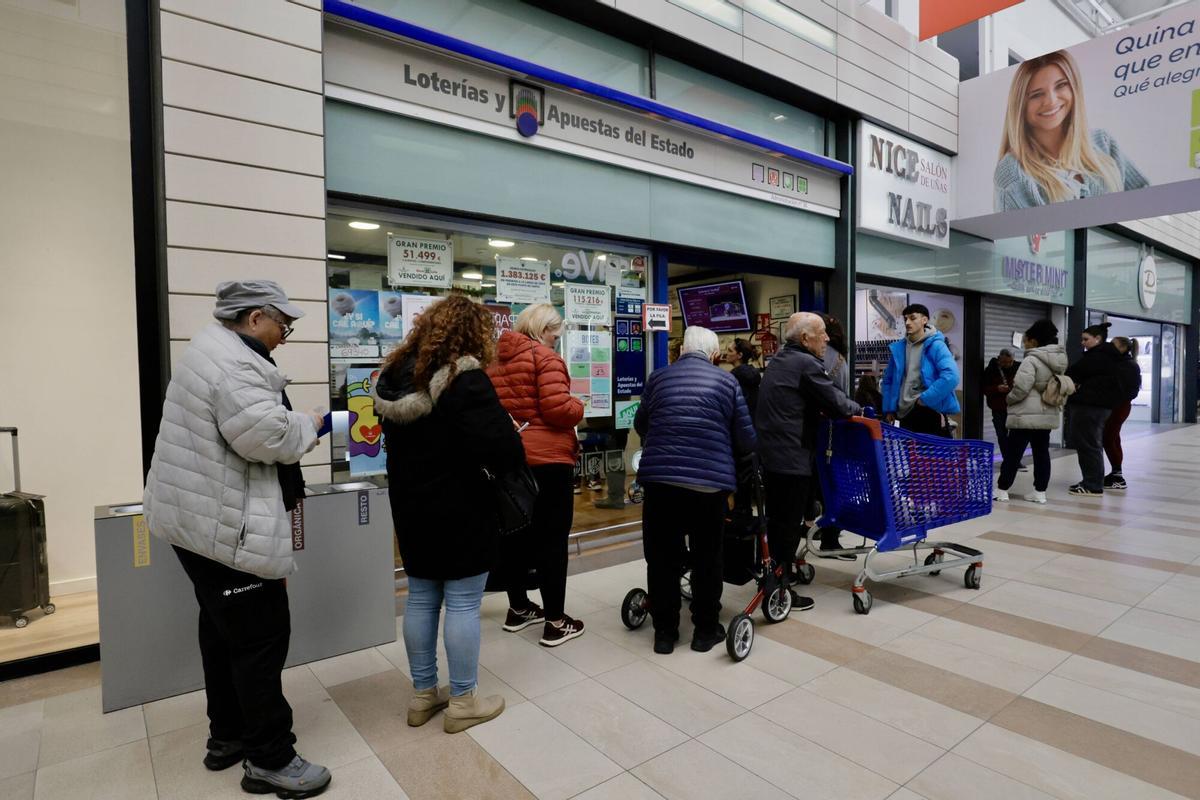 El 23112, quinto premio de la Lotería de Navidad, vendido en el Carrefour del Coll d'en Rabassa