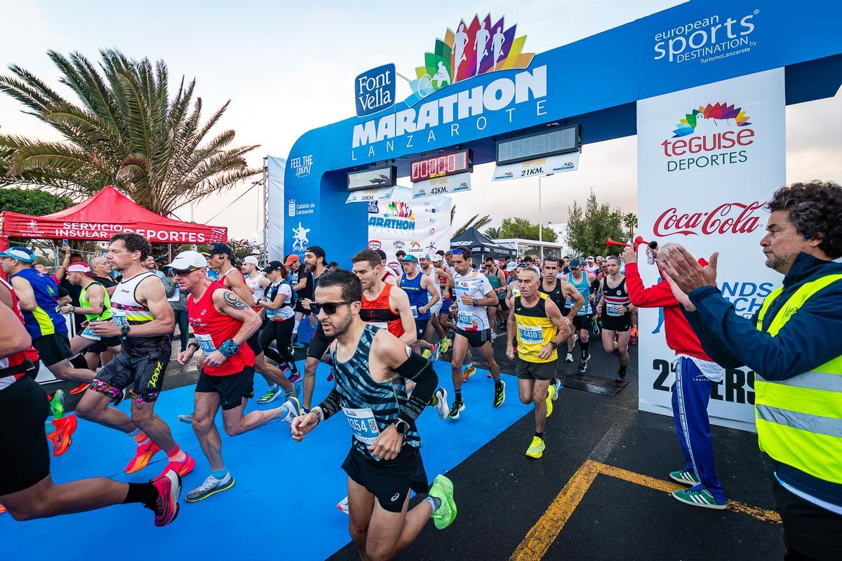 Manuel Lorenzo y Sigrun Gjølberg ganan la XXI Font Vella Lanzarote International Marathon