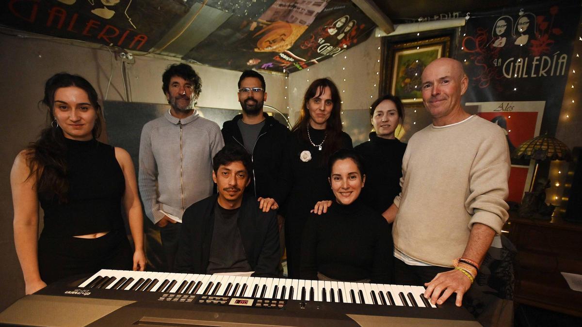 Algunos de los participantes, con Alicia Cerrada (izquierda).