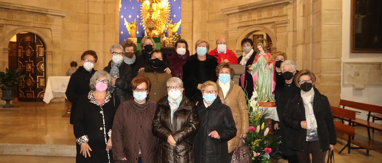 La Iglesia Parroquial de Nuestra Señora de la Asunción ha acogido la misa organizada por la patrona de las amas de casa.