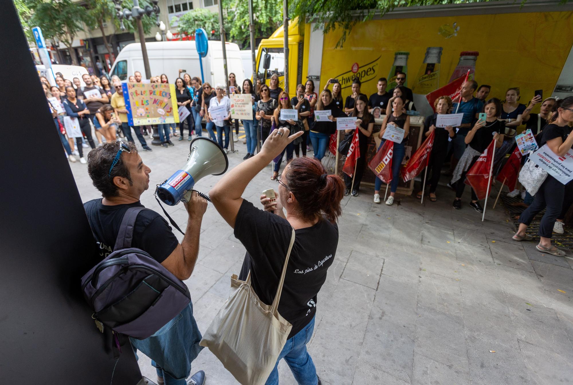 Protesta en Alicante contra el recorte de terapias en los centros de atención temprana