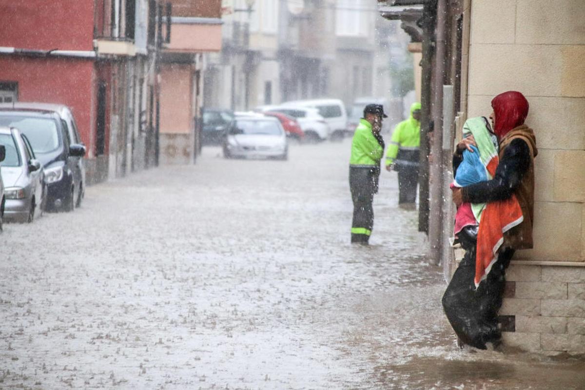 La gota fría deja Orihuela inundada y aislada