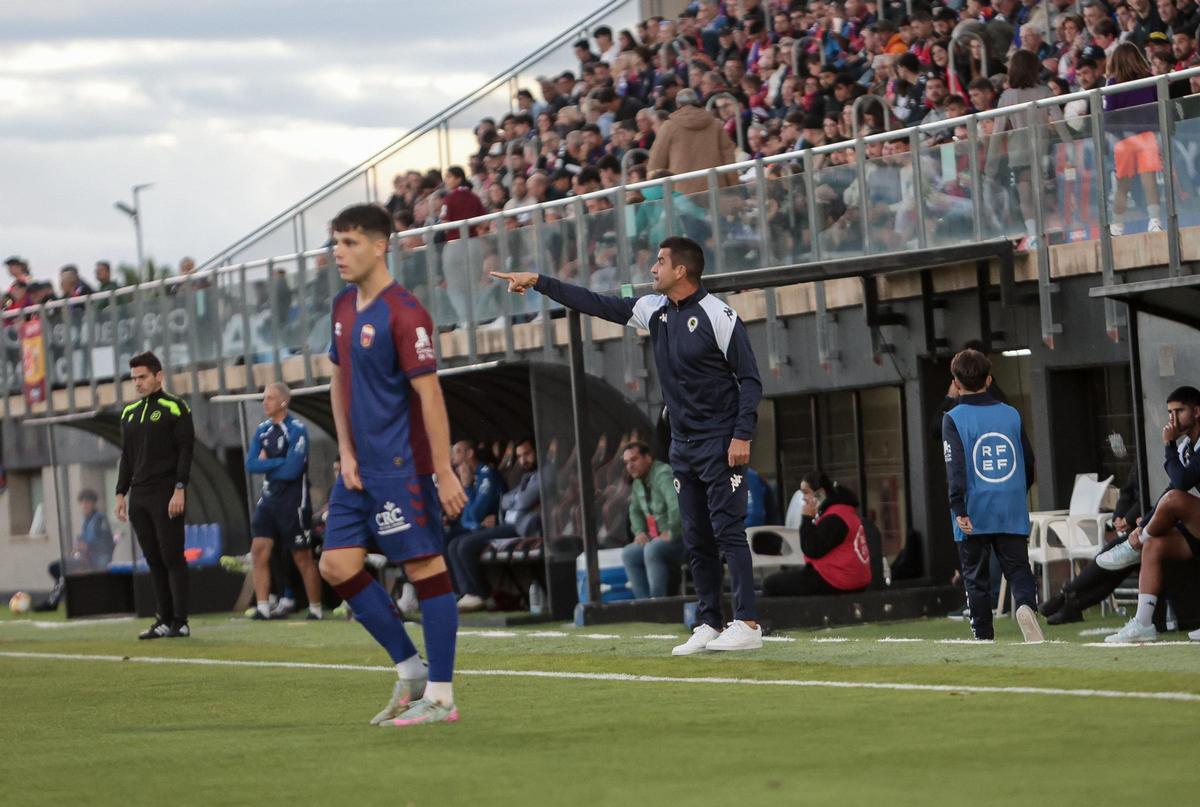 Último partido de Rubén Torrecilla como entrenador del Hércules, en el Pepico Amat, en Elda.