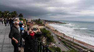 Turistas en el Balcó del Mediterrani de Tarragona.