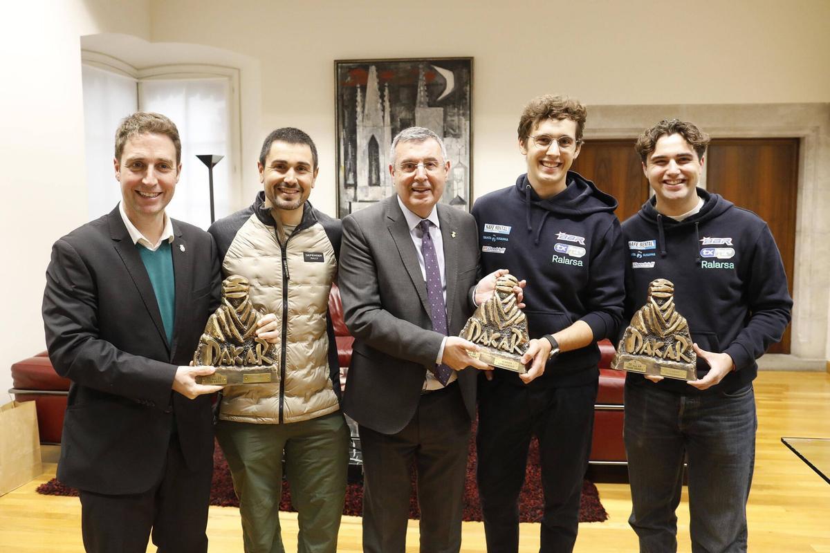 Girona. Diputacio. Miquel Noguer (president Diputacio) fa la rebuda institucional a Pau Navarro i Jan Rosa, guanyadors del Dakar en challenger; i Oriol Vidal, guanyador en stock