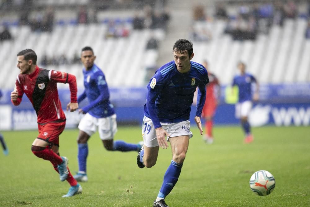 El partido entre el Real Oviedo y el Rayo Vallecano, en imágenes