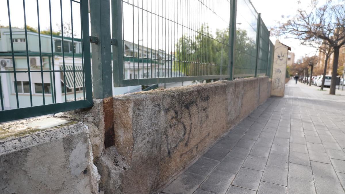 El colegio Azorín de Alicante, cada vez en peor estado