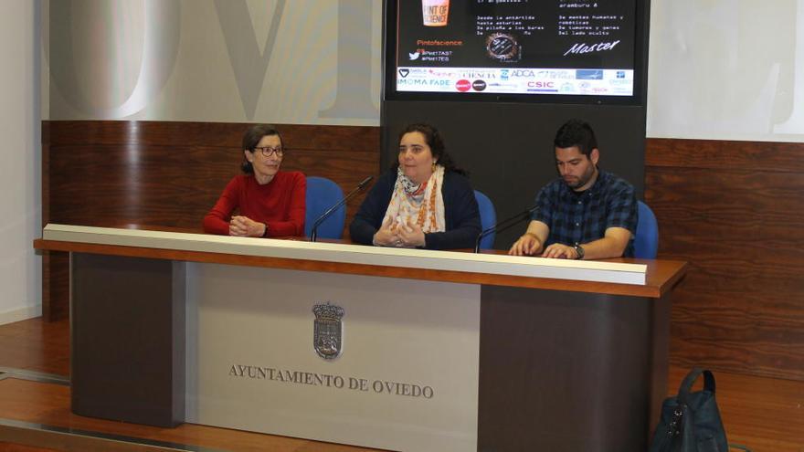 Por la izquierda, Mercedes González, Teresa Valdés-Solís y Rubén Rosón durante la presentación.