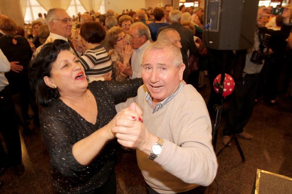 Almuerzo y baile por el Día de los Enamorados en el Club de Mayores de Cartagena