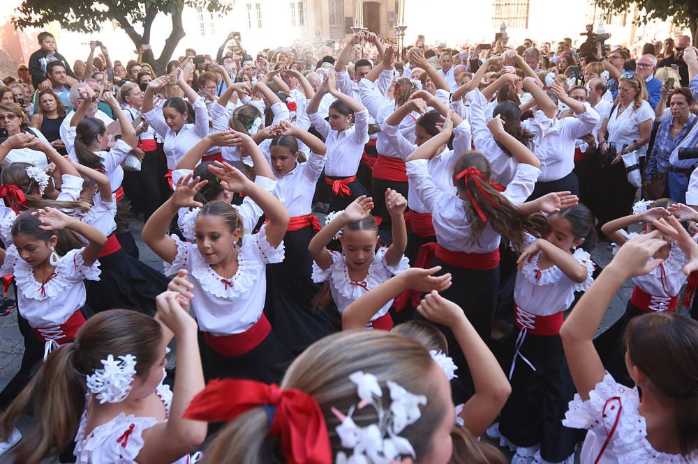 La Virgen del Carmen de Pedregalejo preside el Rosario de las Glorias