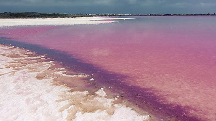 Los 10 lagos más bonitos de España: las lagunas rosas de La Mata y Torrevieja