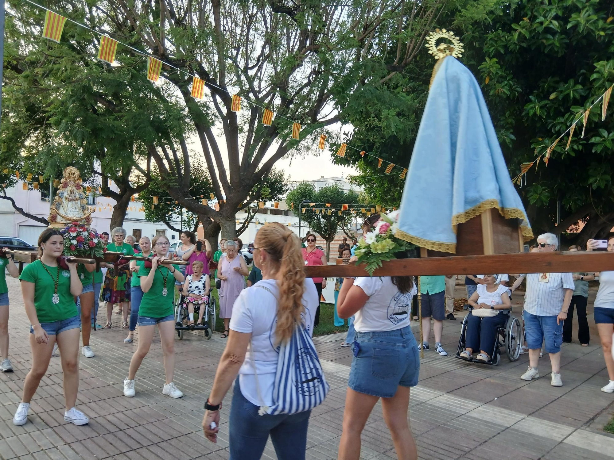 Misa y procesión en las fiestas del barrio El Progreso en Vila-real