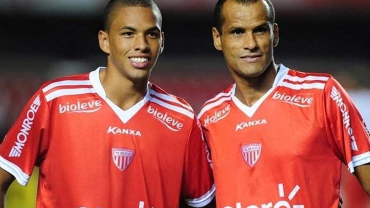 Rivaldinho, junto a su padre, Rivaldo