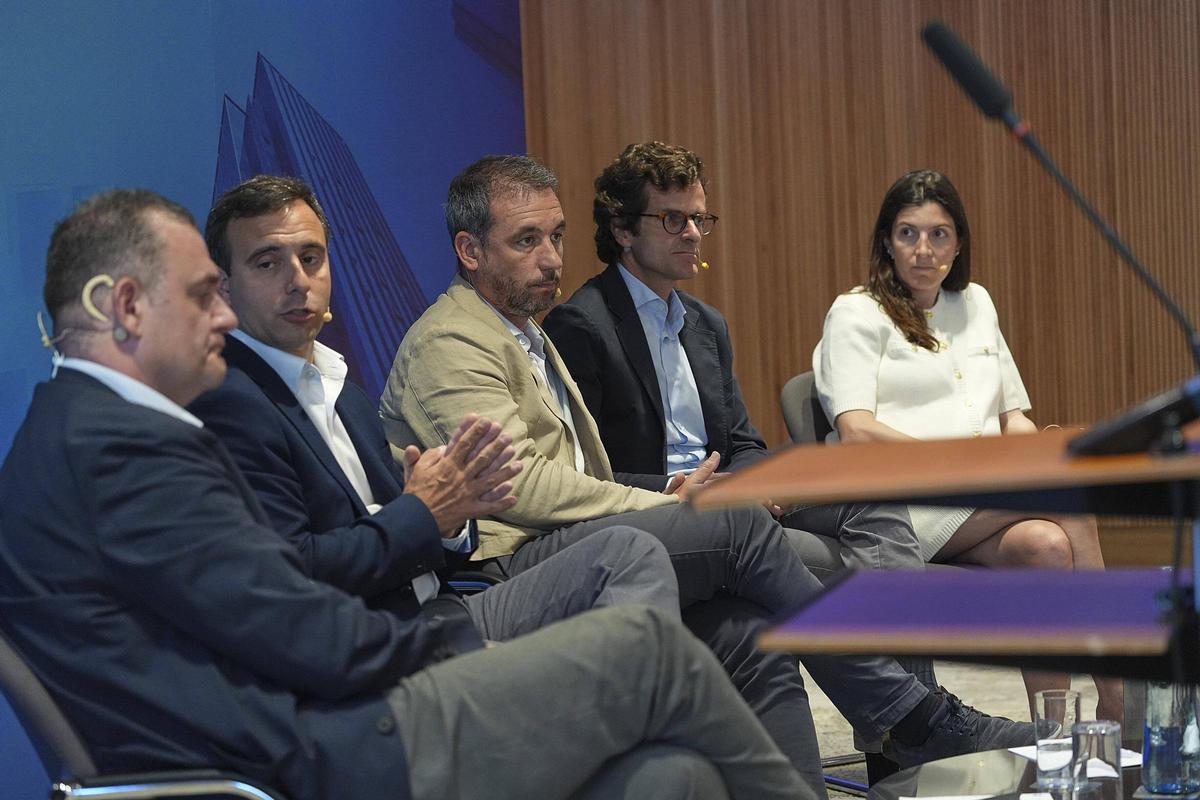 Els ponents que van participar en el segon debat de l’acte.