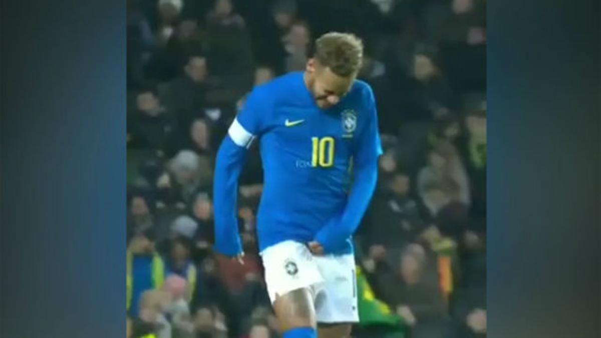 Neymar se lesiona y pide el cambio con Brasil