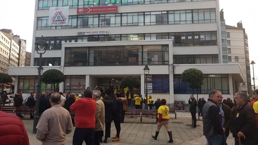 Multitudinaria marcha de "Alcoa no se cierra" en Avilés