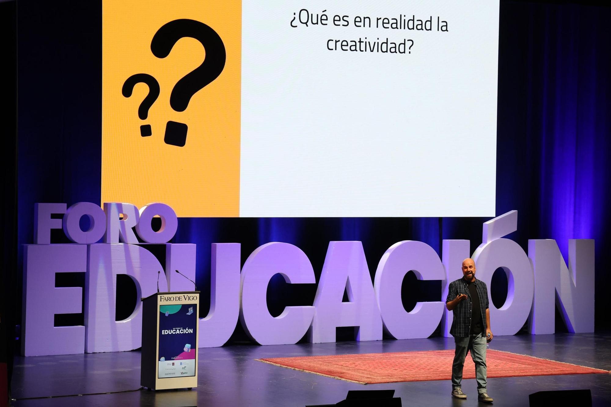 El maestro y neuropsicólogo al frente de @Thinksforkids Raúl Bermejo, durante la ponencia