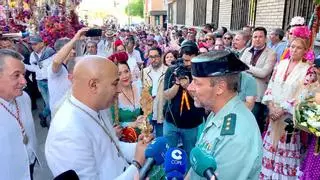 La Hermandad de Emigrantes emprende su camino a El Rocío con los guardias civiles fallecidos en el recuerdo: “No permita el Señor que su sacrificio caiga en el olvido”