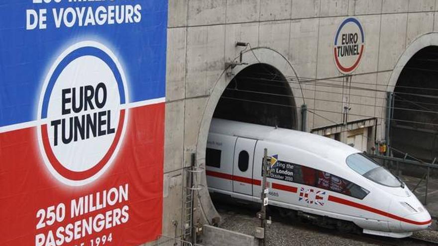 El Eurotunel pide casi 10 millones de euros por los problemas causados por inmigrantes